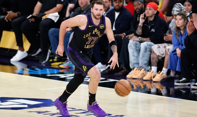 完美电竞赛事平台-东契奇成为本赛季第13位单场50+球员 约基奇2次&amp;掘金3人均为最多