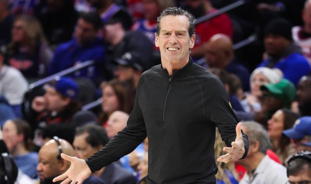 完美电竞官方网站-领先3分该不该犯规？骑士主帅赌输了 詹金斯3罚全中神剧情引热议