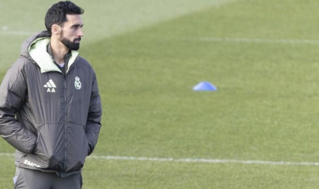 不怕窥探，世体：阿韦洛亚恢复球队前往欧冠对手主场进行训练