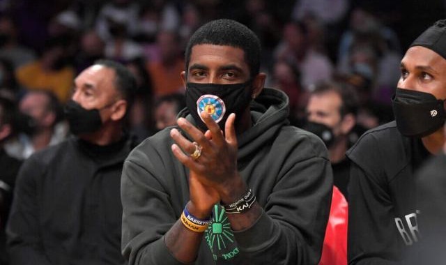 完美电竞-美记怒批欧文是混乱制造者 76人不愿用西蒙斯换他